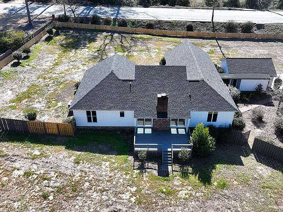 3rd image of 3075 Walton Way