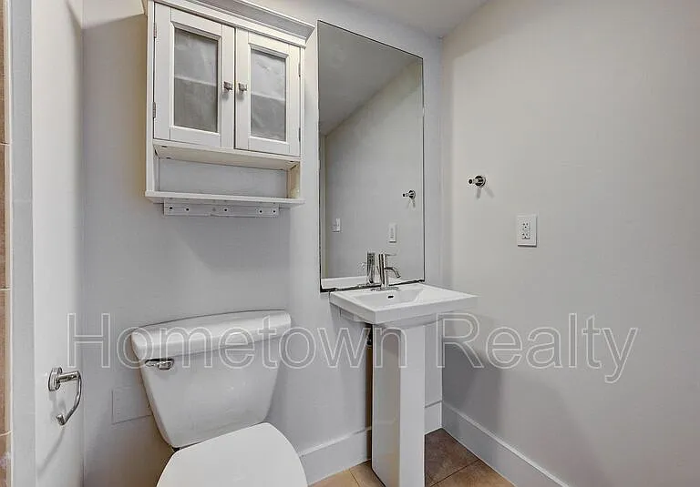 301 NE 4th St #2 — Photo 31