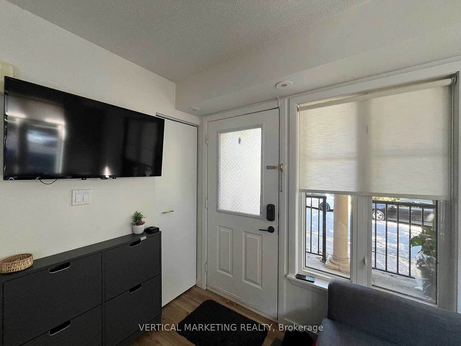 1 bed, $2,400 — Photo 4