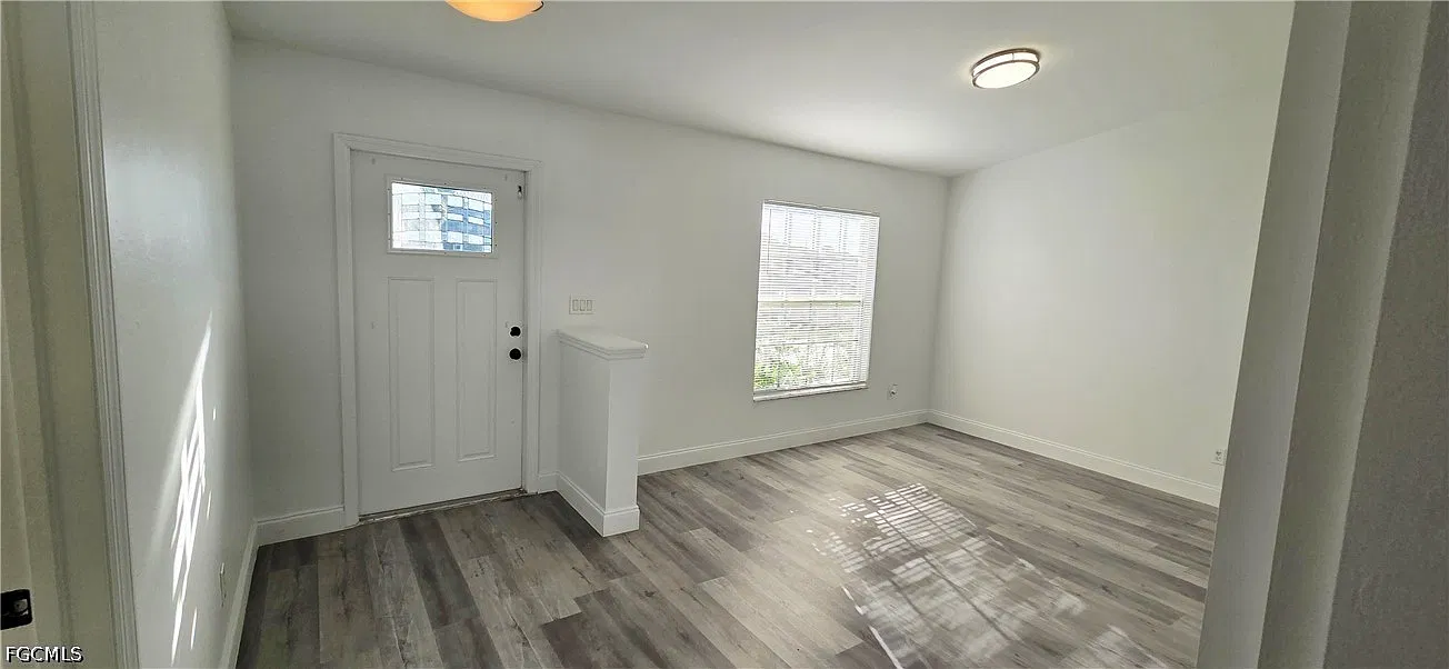 3 bed, 2.0 bath, 1993 sqft, $1,900 — Photo 4