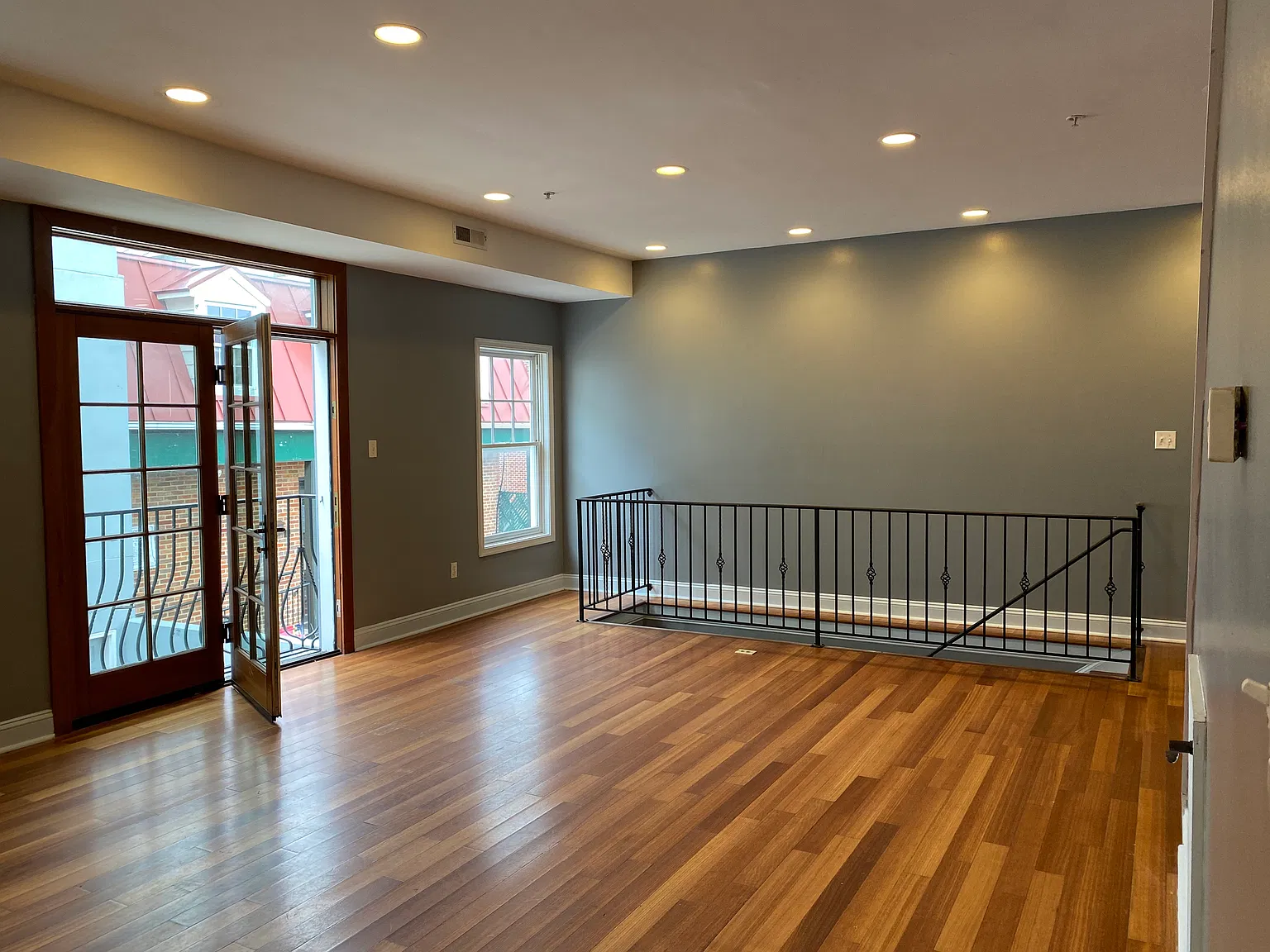 1208 Light St — Photo 3
