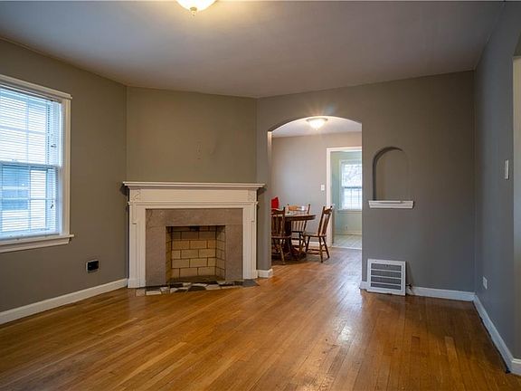 2nd image of 1609 Victoria Ave
