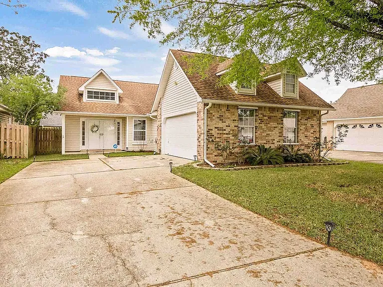 214 Mirabelle Cir — Photo 1