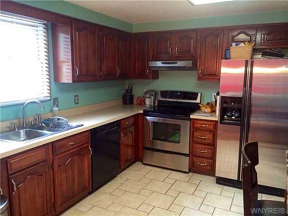 4th image of 661 Fairmont Ave