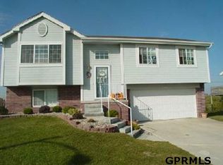 910 Gateway Rd, Elkhorn, NE 68022