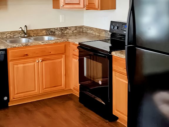 5th image of 1624 16th Ave S #202