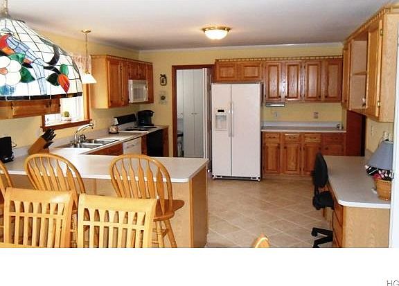 4th image of 60 Hillcrest Ave