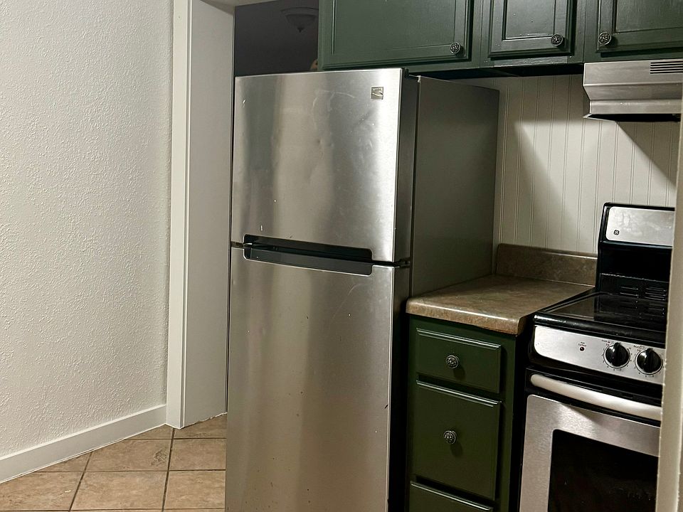 1st image of 4828 Lovell Ave