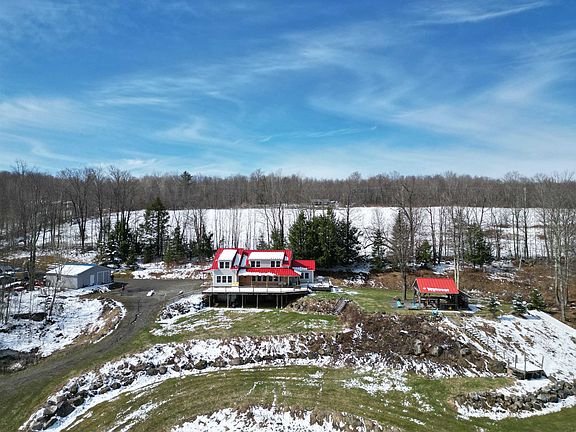 2nd image of 2171 Duck Pond Road