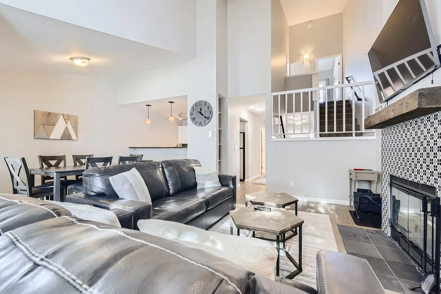 2 bed, 2.5 bath, 1330 sqft, $3,500 — Photo 4