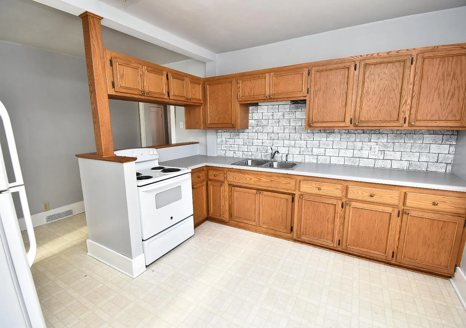 3 bed, $1,275 — Photo 1