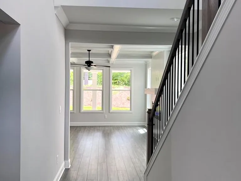 1913 Westfall Lndg — Photo 2