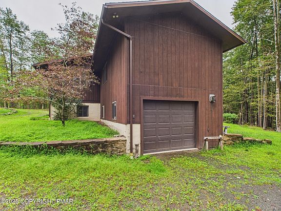 5th image of 82 S Lehigh River Dr