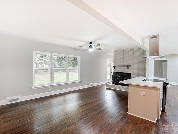 3rd image of 6022 Woodbridge Rd