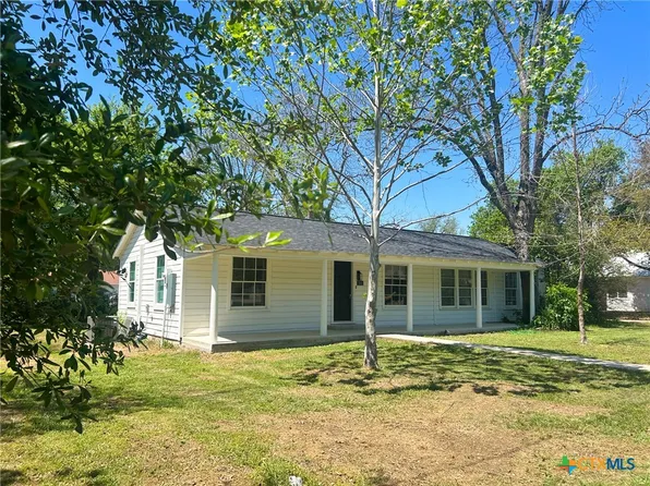 1910 N Davis Ave, Cameron, TX 76520
