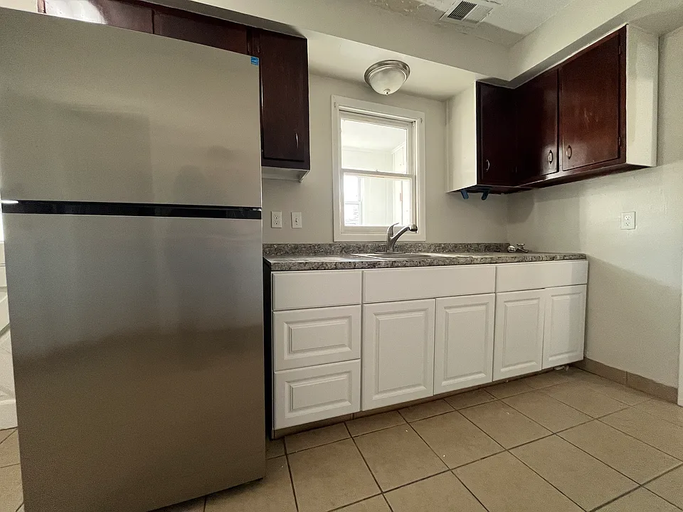 2340 Broadway Ave #2