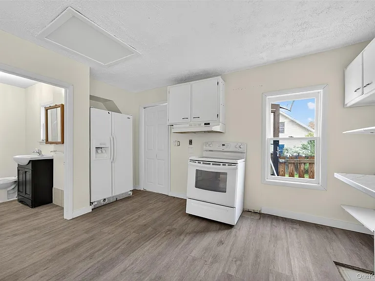 41 Rock Ridge Ave — Photo 11