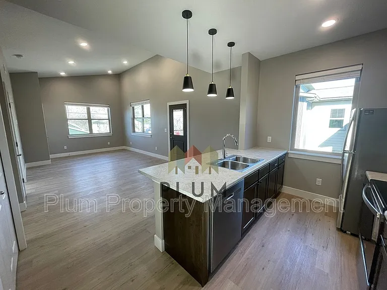 1724 S 14th St W #202 — Photo 10