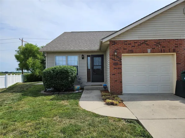 10903 Kentfield Dr, Lebanon, IL 62254