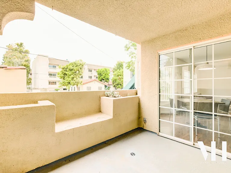 Apt A-E | 3 Bed 2.5 Bath | Half bath on first floor. Hardwood throughout, deck/balcony on 1st floor, private balcony in largest bedroom on second floor. All Stainless appliances, tons of windows, large bedrooms, tons of storage, internet included!