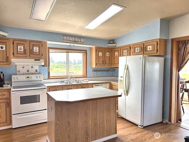 4th image of 535 Canal Drive NE