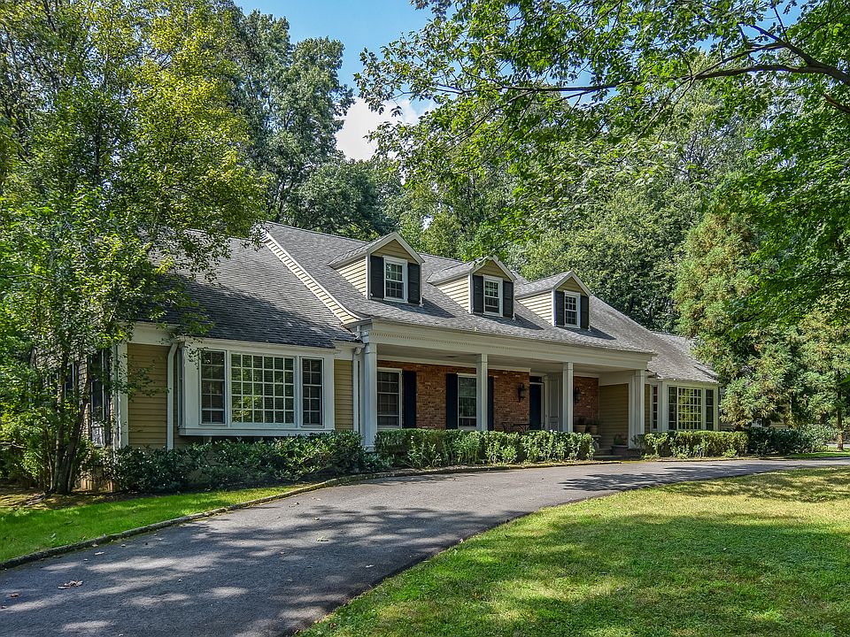 1st image of 52 Glen Ave