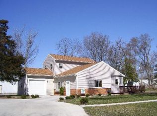 800 E Locust St, Watseka, IL 60970