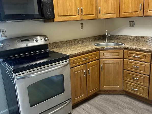 3932 Whitney Ave, Sacramento, CA 95821