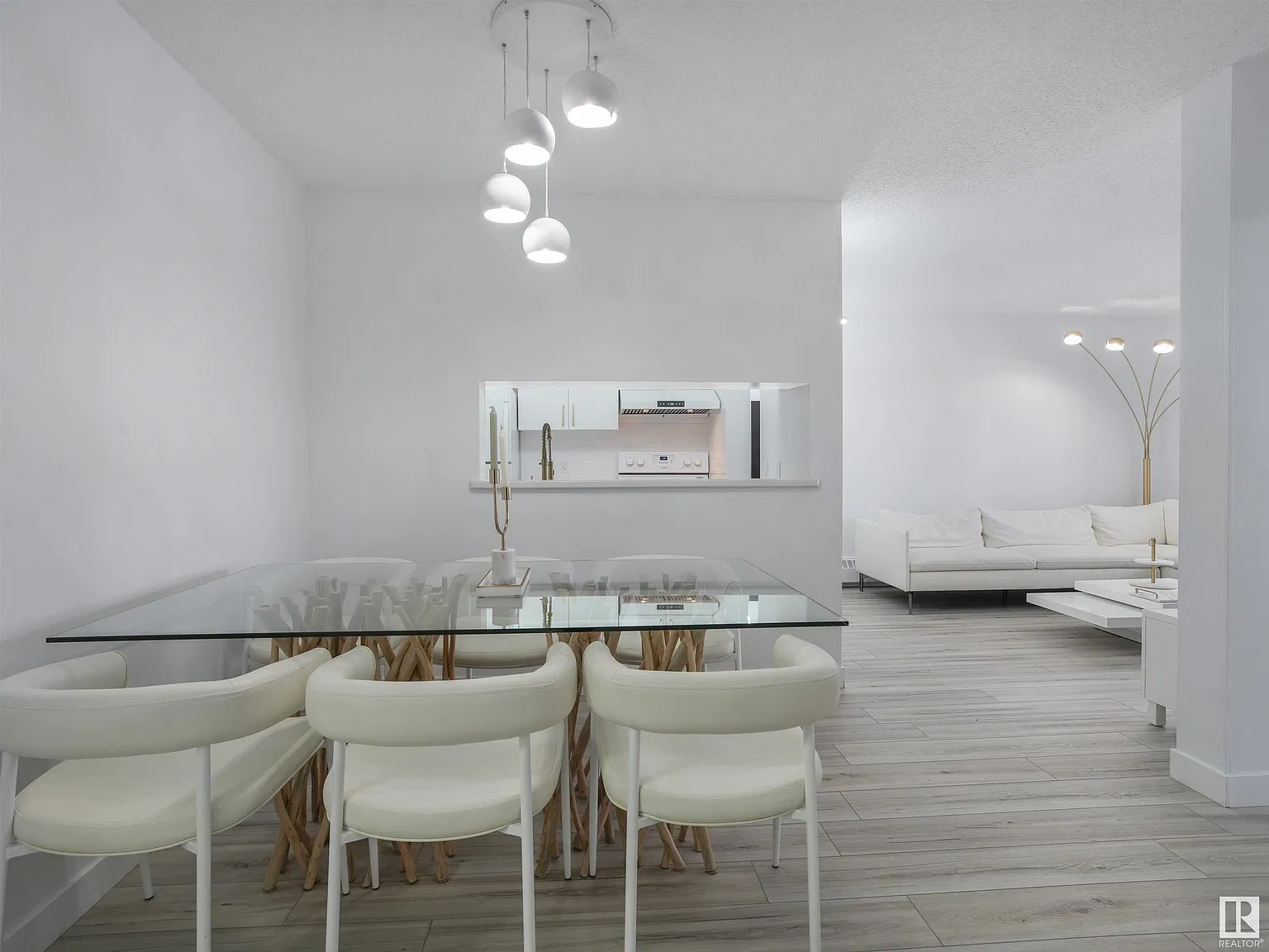2 Bed 1 Bath Apartment For Rent Ozerna Edmonton — Photo 3