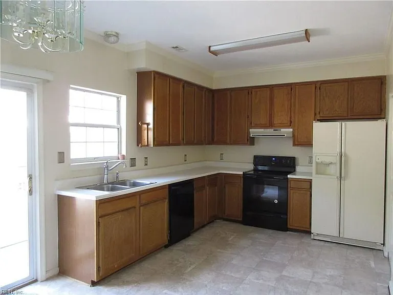 110 Foundry Ct — Photo 12