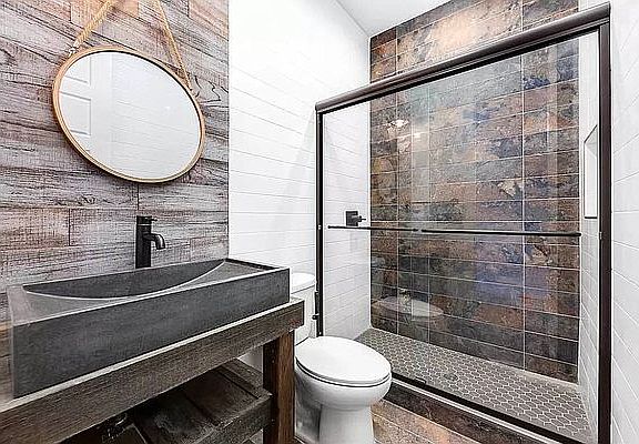 3rd image of 714A Quincy St #5