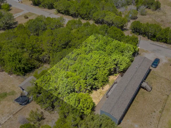 915 Bosque River Dr, Granbury, TX 76048