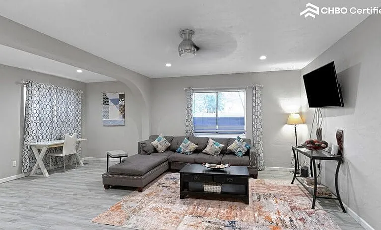 1715 N Whittier Dr — Photo 7