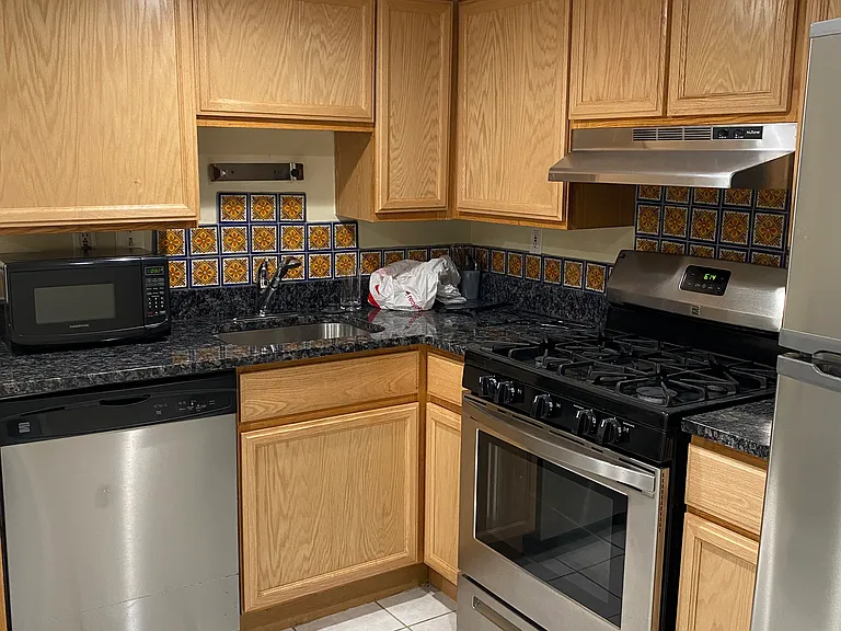 1737 Kilbourne Pl NW #B — Photo 3