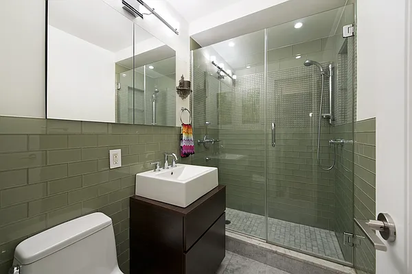 Sold by Nest Seekers International | media 23