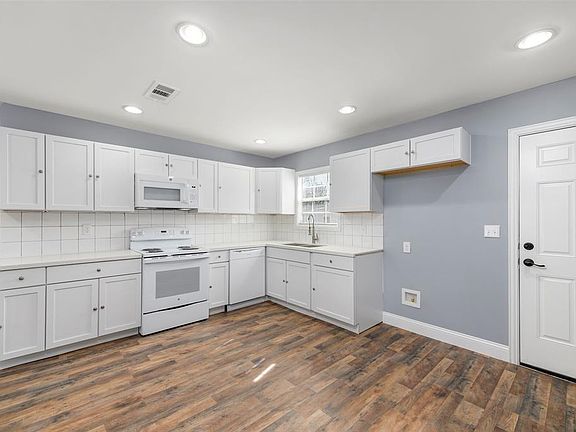 4th image of 5102 Carmen St