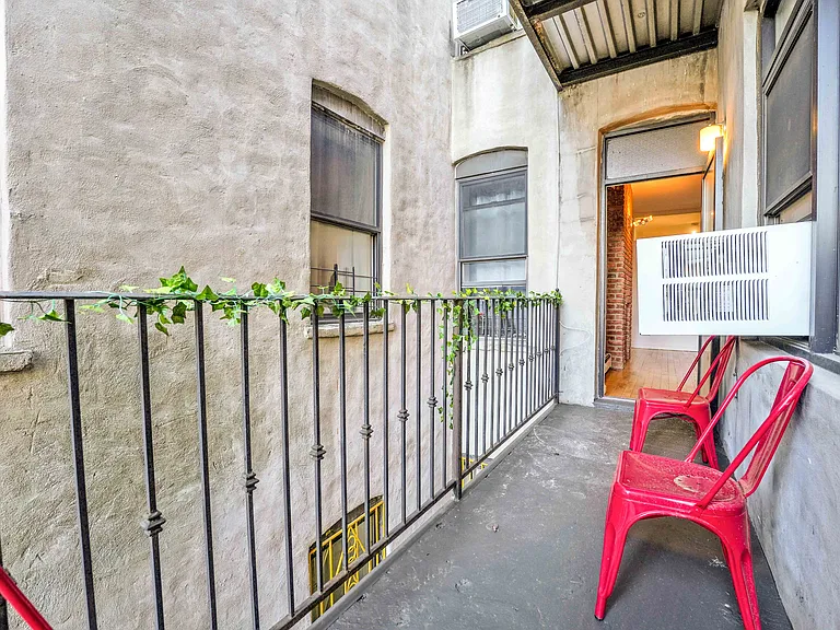 1060 Putnam Ave #2R — Photo 14