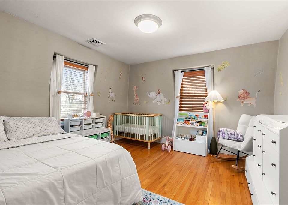 1st image of 28 Franklin St #28