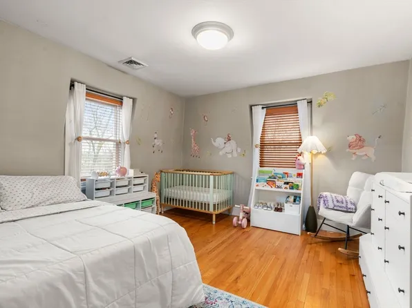 28 Franklin St #28, Watertown, MA 02472