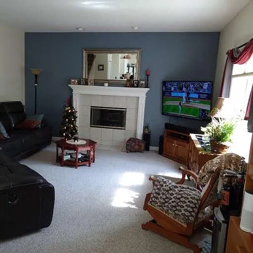 Great Room Accent Wall w/Furniture