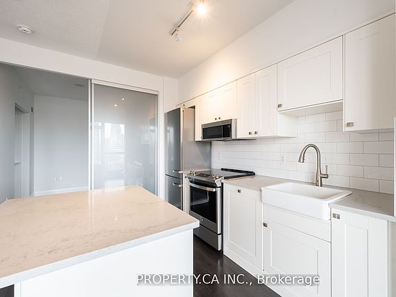 5th image of 160 Vanderhoof Ave #601