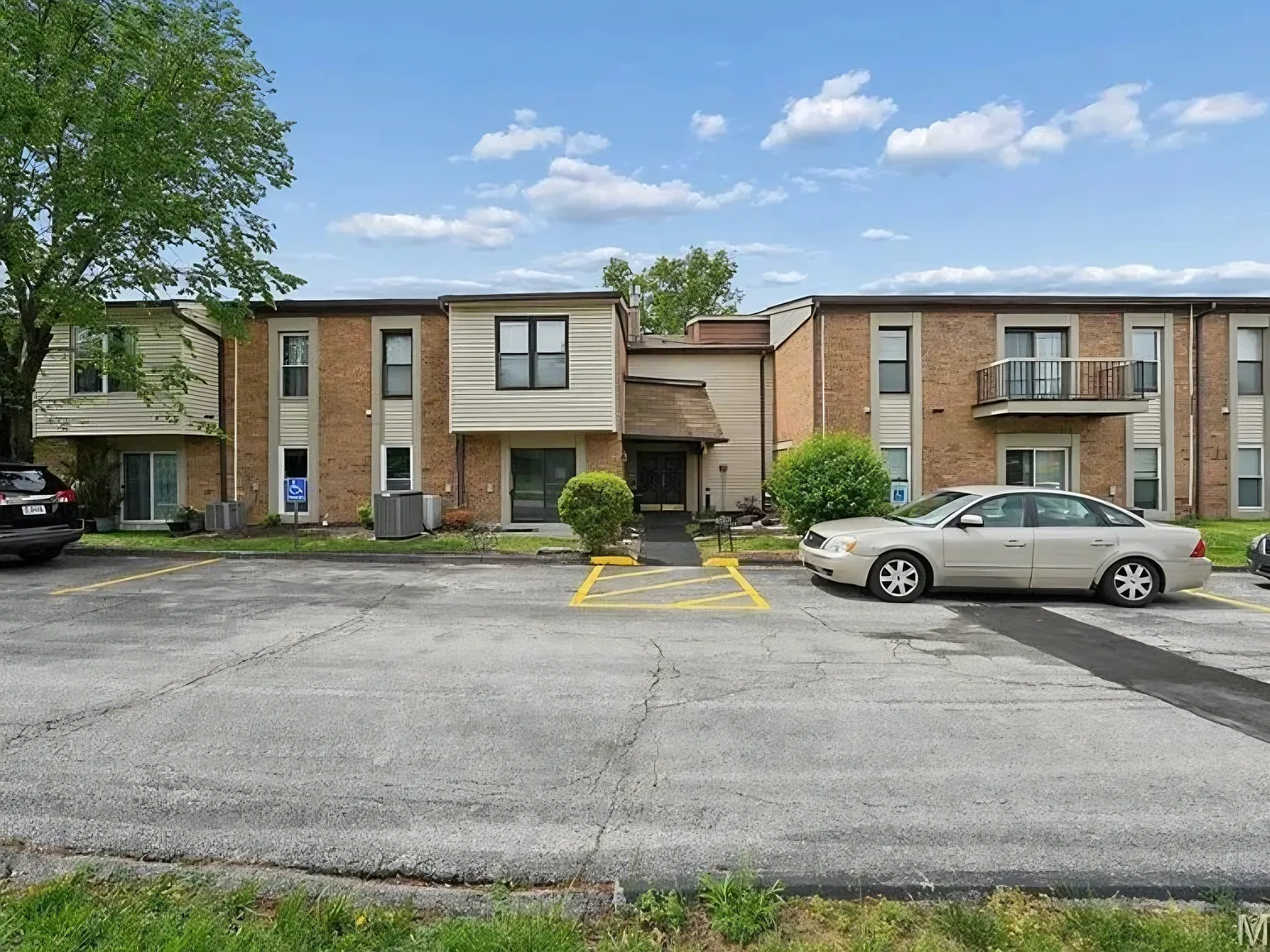 2 bed, 1050 sqft, $2,500 — Photo 1