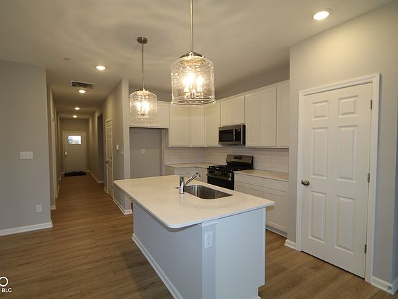 3rd image of 10716 Mangrove Dr