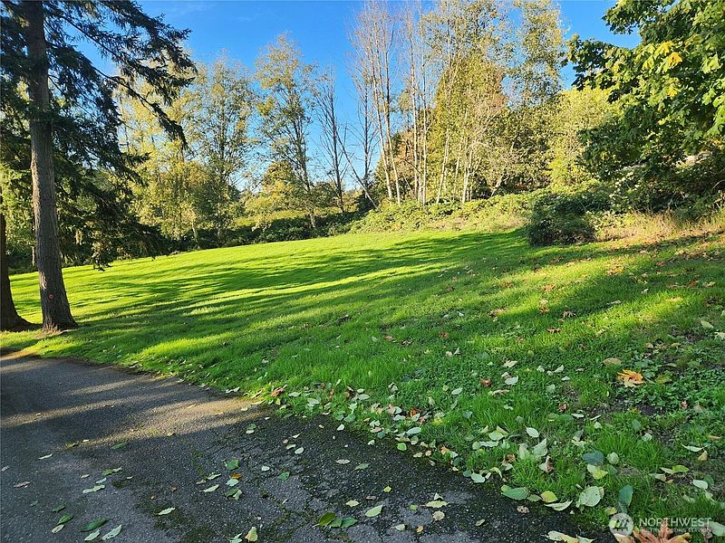 2nd image of 9859 Redmond Woodinville Road NE