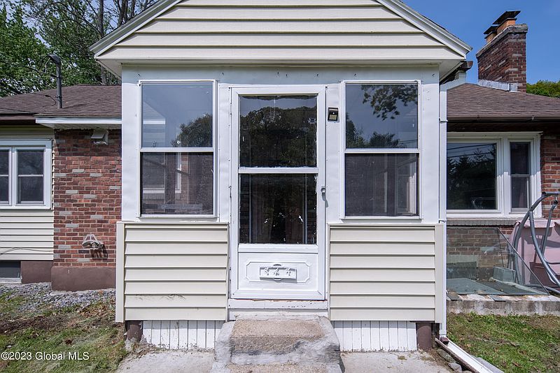 2nd image of 343 Saratoga Rd