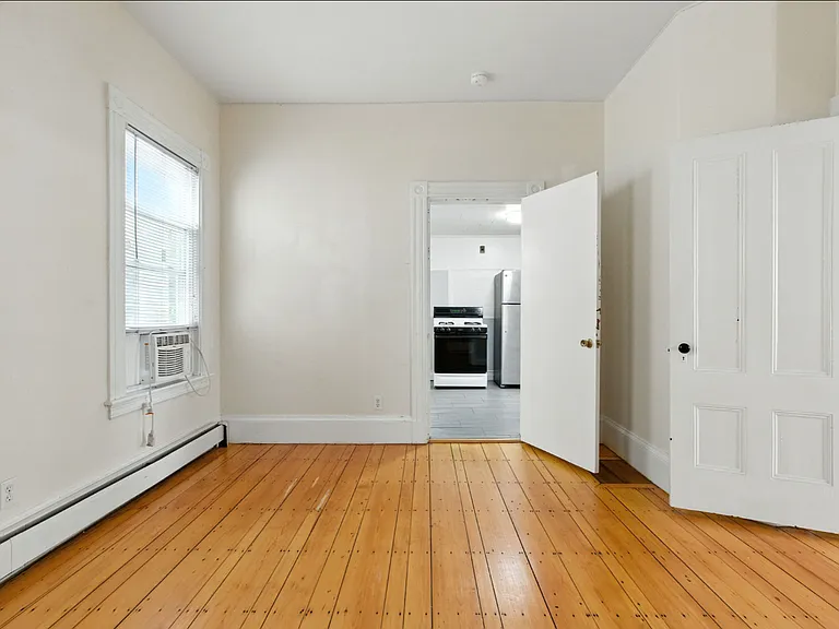 547 Broadway — Photo 20