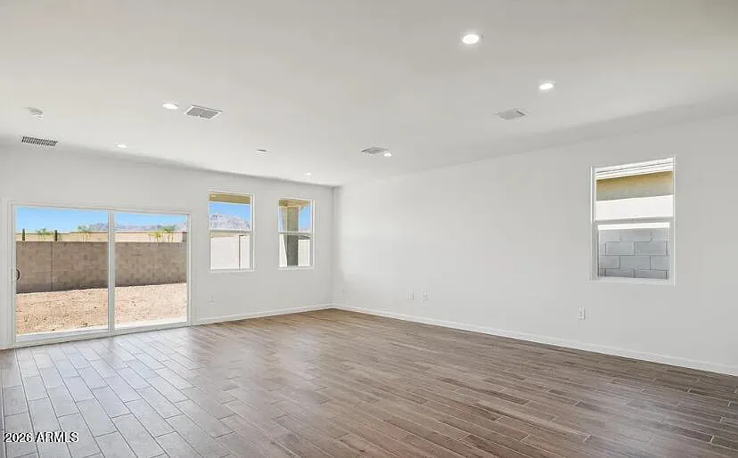 4 bed, 2.0 bath, 2057 sqft, $2,650 — Photo 4