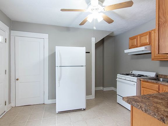 3rd image of 1500 Garden Dr