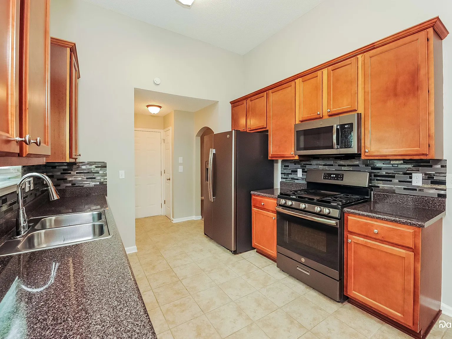 3 bed, 2.0 bath, 1462 sqft, $1,895 — Photo 2