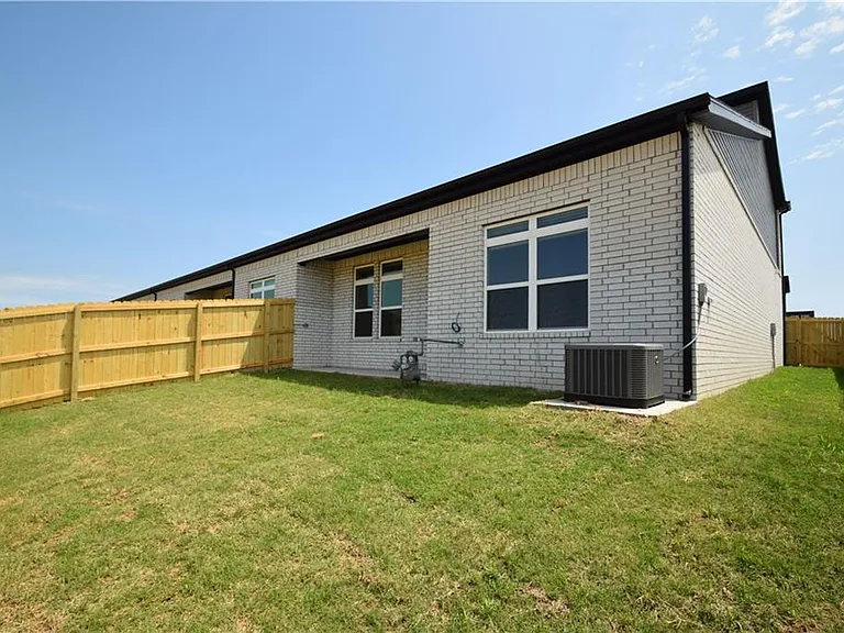 520 Amethyst Rd — Photo 15